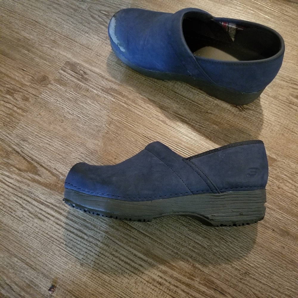 Nursing no slip shoes